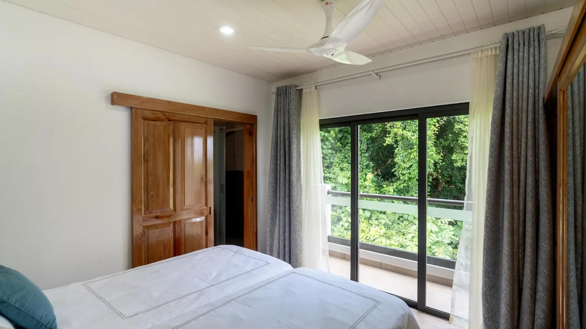 Sorento Holiday Apartments Гласи
