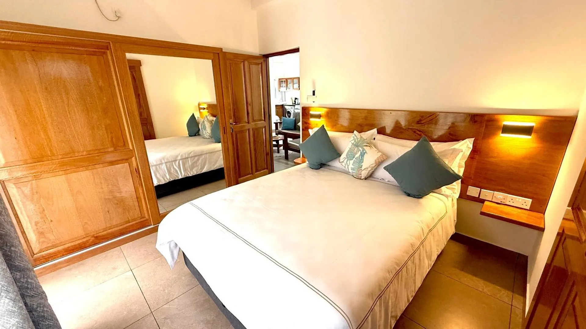 Sorento Holiday Apartments Glacis  Seychelles